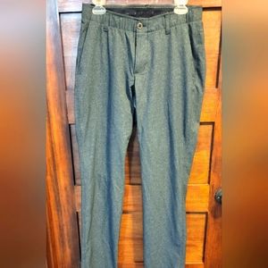 Like new men's 32x32 Under Armour golf pants.